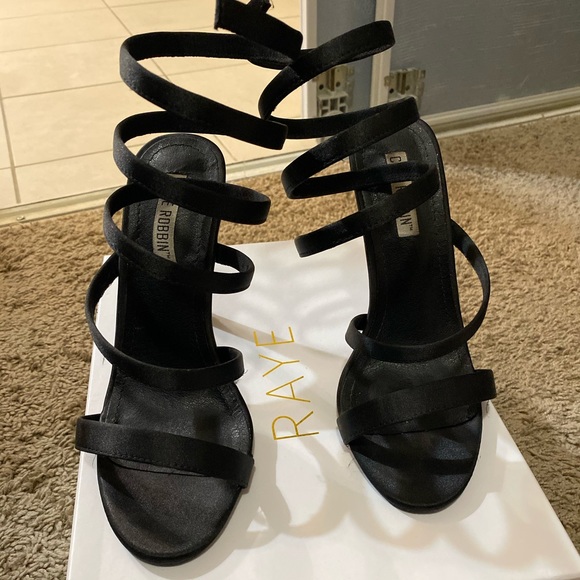 Black heels - Picture 2 of 3